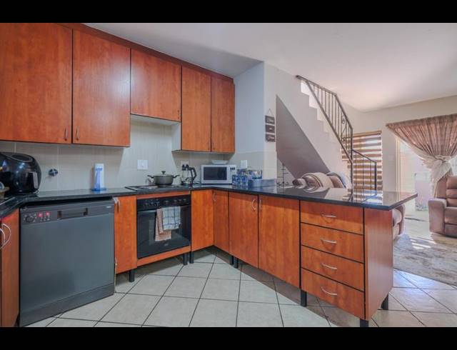 2 BEDROOM TOWNHOUSE FOR SALE IN VORNA VALLEY